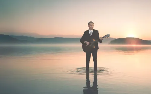 Anders Blichfeldt I Vand Med Guitar